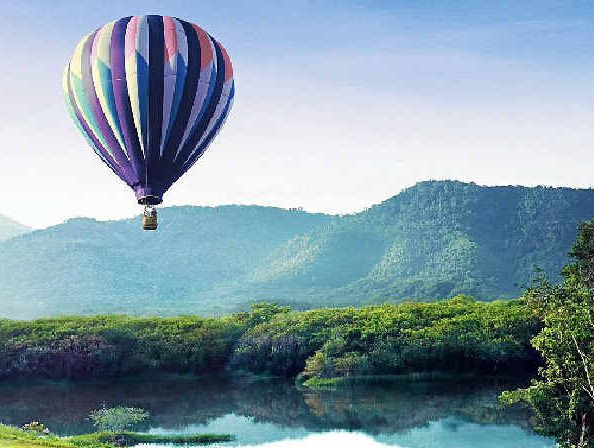 Kirimaya resort offers early-morning, hot-air ballooning. Kirimaya resort offers early-morning, hot-air ballooning.